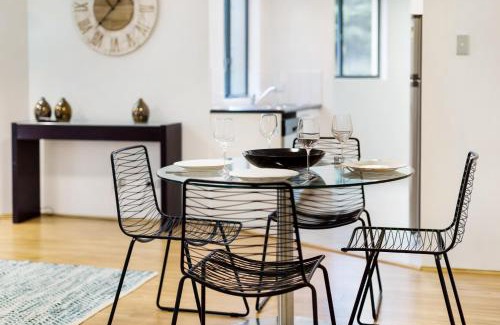 Pyrmont Apartment | Inner city retreat in Pyrmont 1 bdrm with Car space - 28 Mill