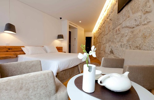 Sao Nicolau House | inPatio GuestHouse