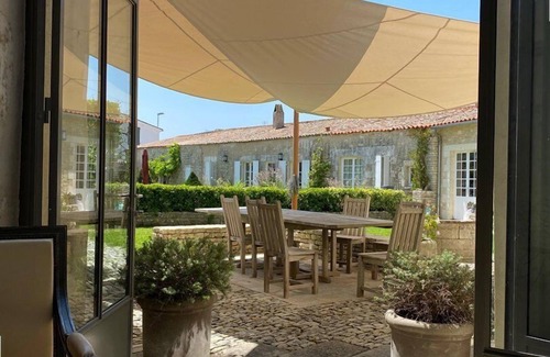 Ars-en-Re House | Insolite! Stay in a monument with all comfort and heated pool