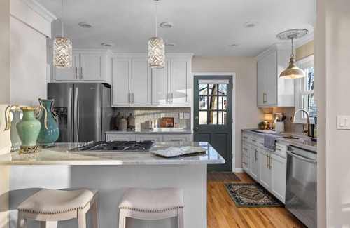 Killen Cottage | Instagram Worthy! 3 Levels on Scenic Wilson Lake with GameRoom/Sleeps 8