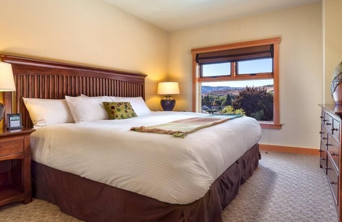 Chelan Resort | INVENTORY SPECIAL $599 - 8/3 to 8/6/22 Luxury Resort at Lake Chelan (last one)