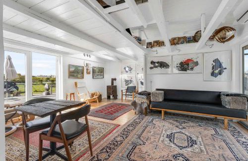 Karrebksminde House | Inviting Cottage By The Beach With A Lake View