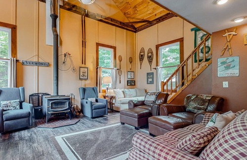 Jamaica House | Inviting dog-friendly home with balcony, full kitchen, & washer/dryer