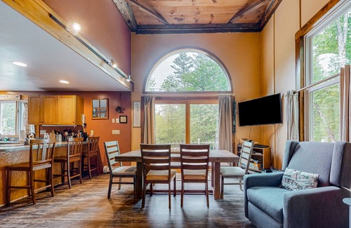 Jamaica House | Inviting dog-friendly home with balcony, full kitchen, & washer/dryer