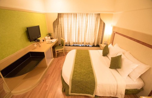 Bhim Nagar Hotel | IRA By Orchid Mumbai T2 International Airport - Formerly Vits Mumbai