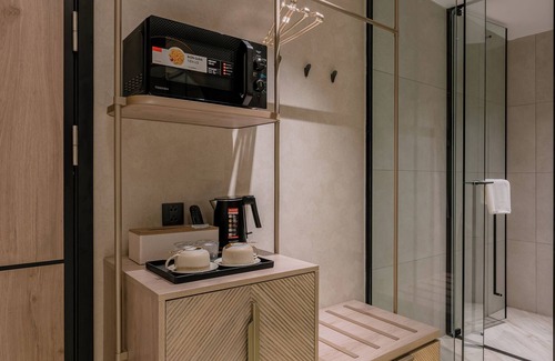 Ngoc Khanh Hotel | iRest Signature Ba Dinh Lakeside