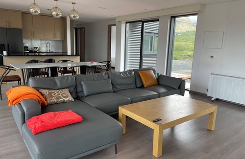 Selfoss Villa | Modern villa on Golden Circle - Gullfoss Geysir Þingvöllur - Freyjustíg 13, 805