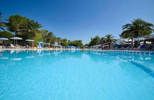 Piombino Apartment | ISA-Appartament plus 4 beds, air conditioning and private outdoor area in Village with 6 swimming-pools