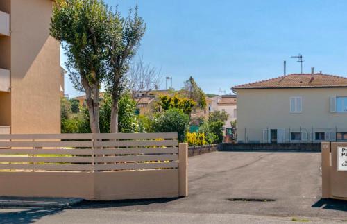Marina di Cecina Apartment | ISA-Residence with swimming-pool in Marina di Cecina only 700 meters from the sea, studio-apartments with air conditioning and private outdoor area