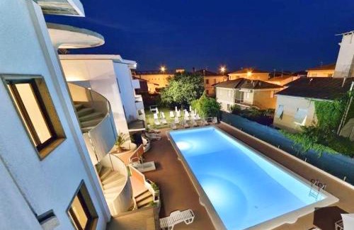 Marina di Cecina Apartment | ISA-Residence with swimming-pool in Marina di Cecina only 700 meters from the sea, studio-apartments with air conditioning and private outdoor area