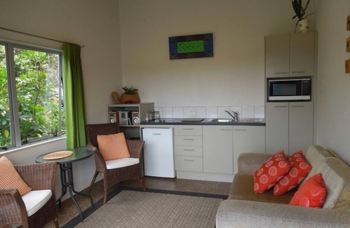 Waiheke Island Apartment | Island Breeze apartment in gorgeous Sandy Bay