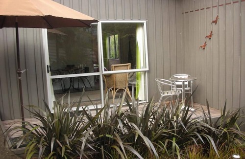 Waiheke Island Apartment | Island Breeze apartment in gorgeous Sandy Bay