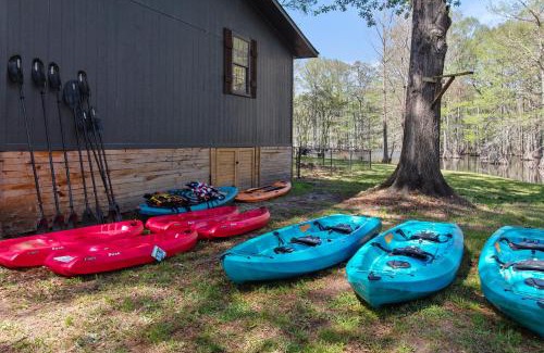 Shreveport House | Island, Lakefront Emerald Point-fenced-boats