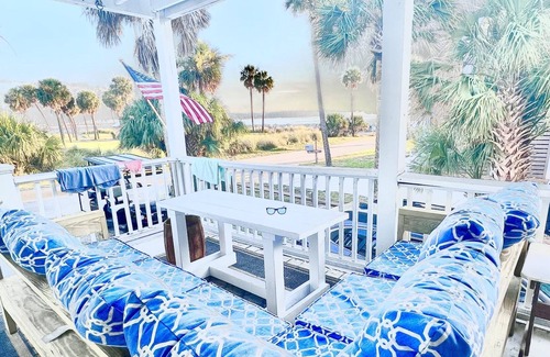 Saint Helena Island Cottage | Island Vibes with Ocean View and Golf Cart