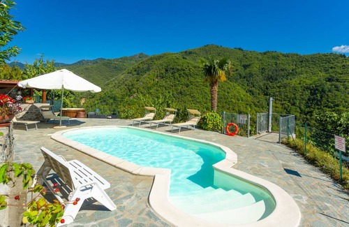 Castiglione di Garfagnana Villa | 100 m² Villa ∙ 3 bedrooms ∙ 6 guests