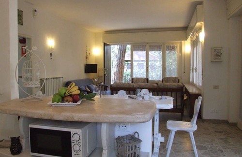 Marina di Castagneto Carducci Apartment | Beautiful apartment for 8 people with WIFI, TV and patio