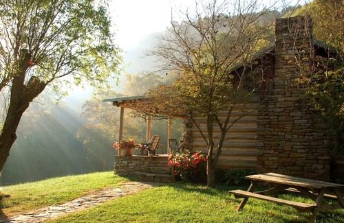 Lexington Cabin | It's a place that attracts happiness.