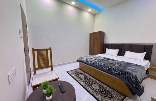 Mathura Hotel | It's Braj Raj Home Stay