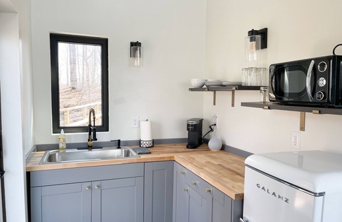 Rocky Mount Cottage | Ivy @ Cobblepot Cottages - Treehouse for Two | 650 Sq Ft | Countryside and Lake Views