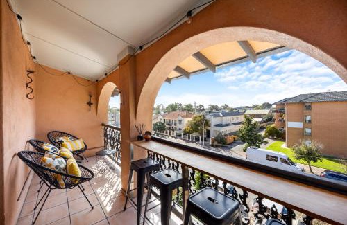 Glenelg Apartment | Ivy's at Glenelg Central - A Cosy Family Stay