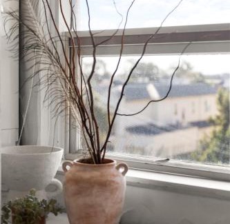 Glenelg Apartment | Ivy's at Glenelg Central - A Cosy Family Stay