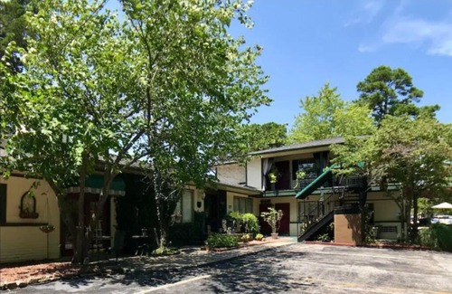 Eureka Springs Historic District Apartment | Jacuzzi Suite 204 - Tradewinds