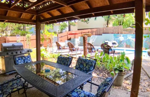 Eureka Springs Historic District Apartment | Jacuzzi Suite 204 - Tradewinds