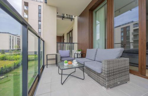Praga Polnoc Apartment | Jagiellońska Spacious Apartament with Parking and Air Conditioning by Renters Prestige