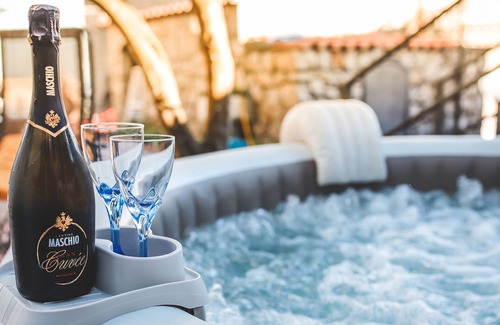 Termini Apartment | Jamm Suite - Patio with BBQ & hot tub