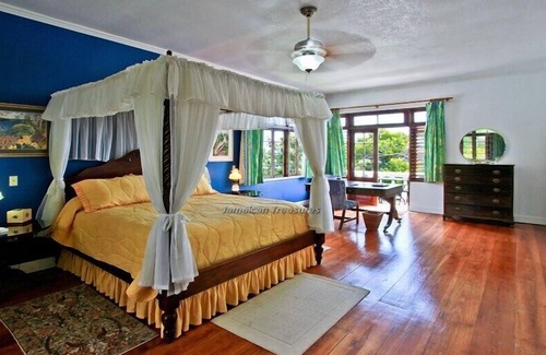 Ocho Rios Villa | Jasmin Hill 6-WATERFRONT VILLA! FULLY STAFFED! POOL! KAYAKS!