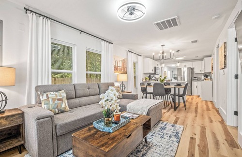 Southeast Pensacola Cottage | Java the Hut: Cozy Retreat in Downtown Pensacola