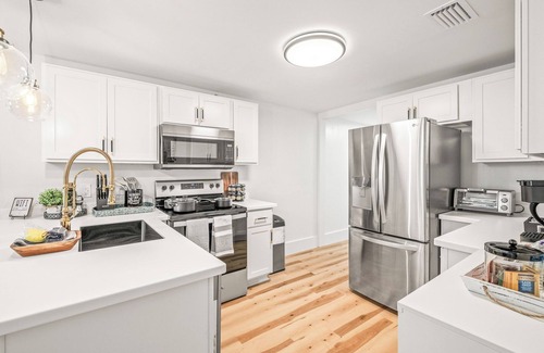 Southeast Pensacola Cottage | Java the Hut: Cozy Retreat in Downtown Pensacola