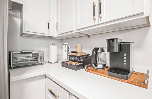 Southeast Pensacola Cottage | Java the Hut: Cozy Retreat in Downtown Pensacola