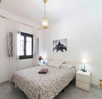 Santa Catalina Apartment | JDCBD - Peaceful Double Bedroom Apartment in City Centre