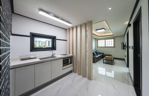 Namwon House | Jeju Skyhill Spa Pension