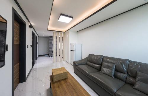 Namwon House | Jeju Skyhill Spa Pension