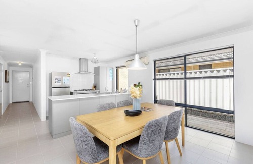 Butler House | Jindee Beach 2km away | Magical memories in Butler