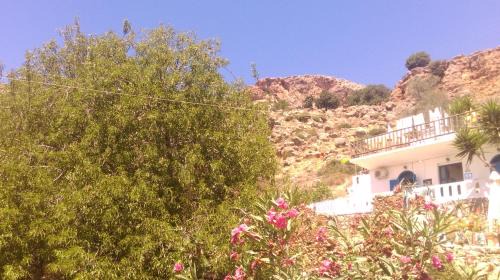 Loutro Hotel | John Akroyiali