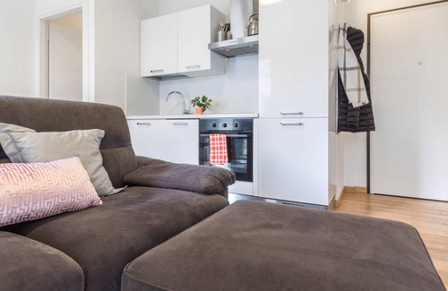 Centro Direzionale Apartment | JOIVY Superb Flat For 4 W/Balcony Near Milano Centrale