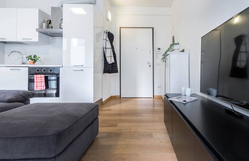 Centro Direzionale Apartment | JOIVY Superb Flat For 4 W/Balcony Near Milano Centrale