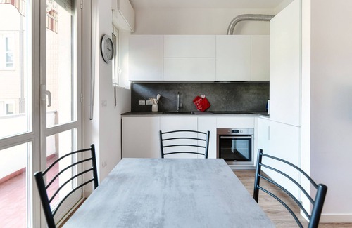 Como Apartment | JOIVY Superb Flat W/Balcony