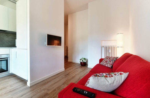 Como Apartment | JOIVY Superb Flat W/Balcony