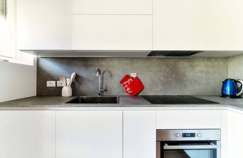 Como Apartment | JOIVY Superb Flat W/Balcony