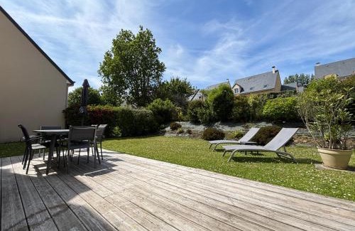 Port-en-Bessin-Huppain House | Jolie Colombe, maison 3 ch 2 sdb beau jardin terrasse aménagée à 15 mn à pied de la mer et centre Port en Bessin proche Omaha Beach et Bayeux