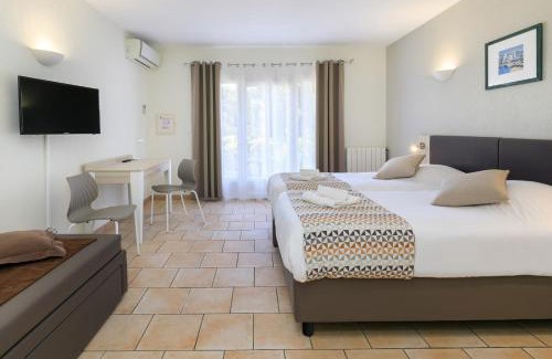 L'Ile-Rousse Hotel | Joseph Charles