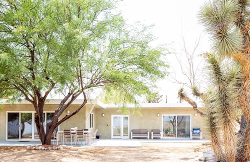 Yucca Valley House | Joshua Tree Retreats - Private Views W/ Hot Tub, Bbq & Fire Pit 3 Bedroom Home by Redawning