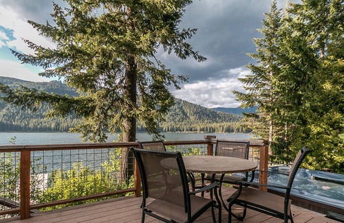 Leavenworth Cabin | Journey's End on Fish Lake