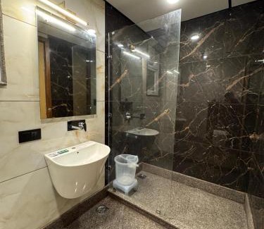 Jangpura Hotel | JS Residency Luxe Collection Hotel Near Nizamuddin Railway Station