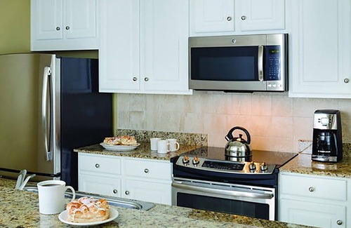 Sea Pines Apartment | July 4th Week MARRIOTT'S HARBOUR CLUB AT HARBOUR TOWN excellent location in town