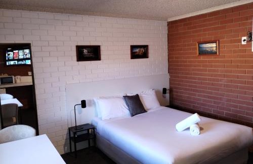 Ashmont Hotel | Junction Motel Wagga